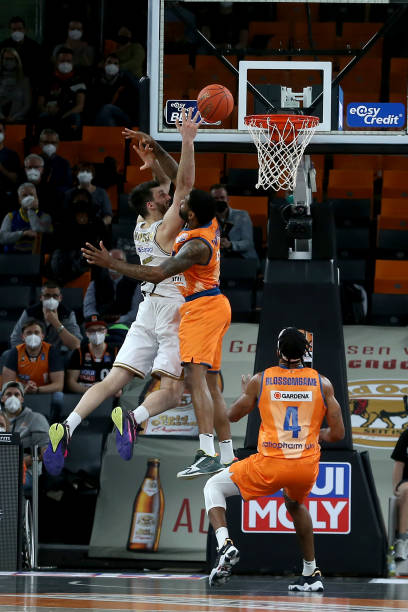 队的对决引 队的对决引